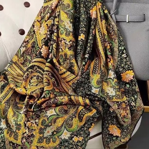 NWT High Quality Polyester Silk Scarf Shawl Green Yellow Printed Classic - Picture 2 of 3